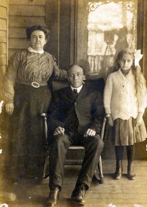 Photograph of Jessie, Mallie, and Oma Parish