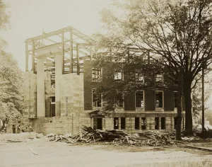 Photograph of Farrah Hall construction.