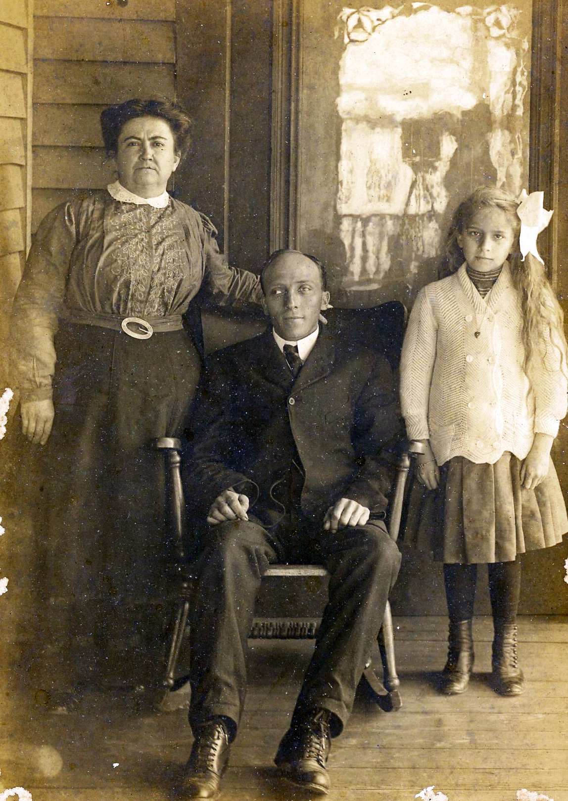 Photograph of Mallie, Jessie, and Oma Parish