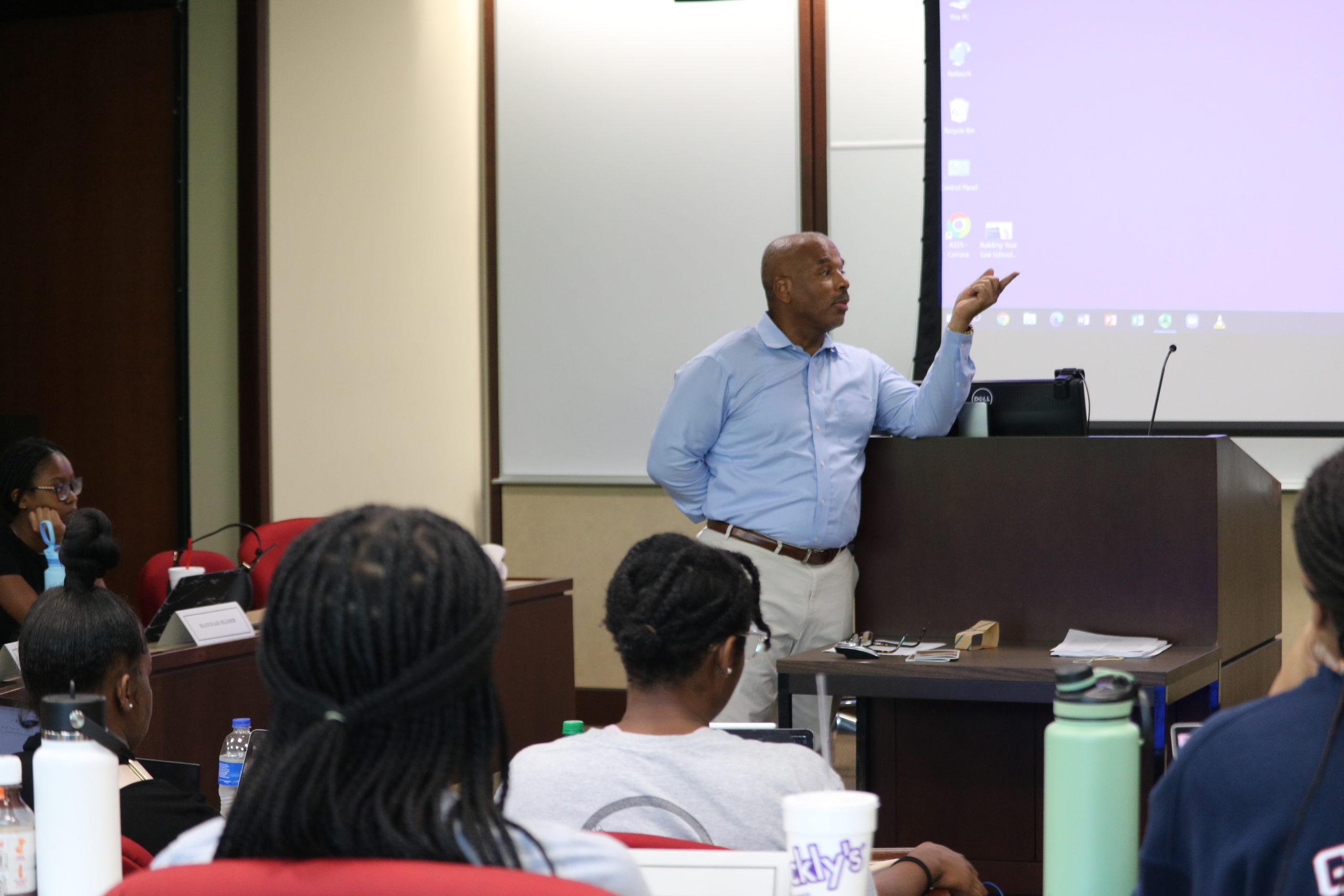 Professor Bryan Fair teaching Alabama Law Summer Scholars