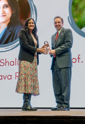 Shalini Bhargava Ray receives her award